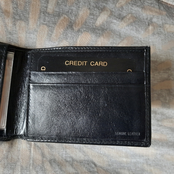 Men's NWOT genuine leather wallet. - Picture 3 of 12